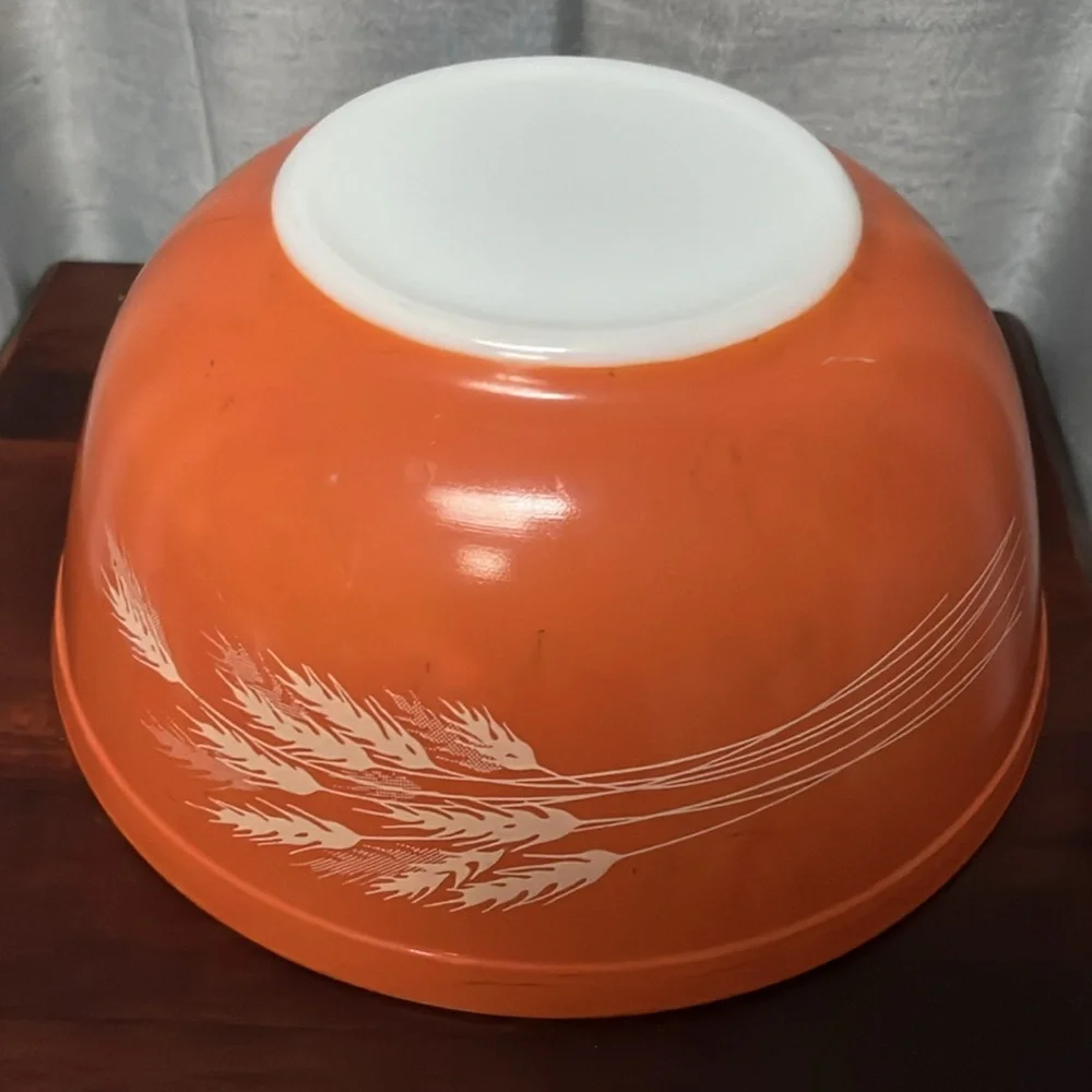 Pyrex mixing bowl